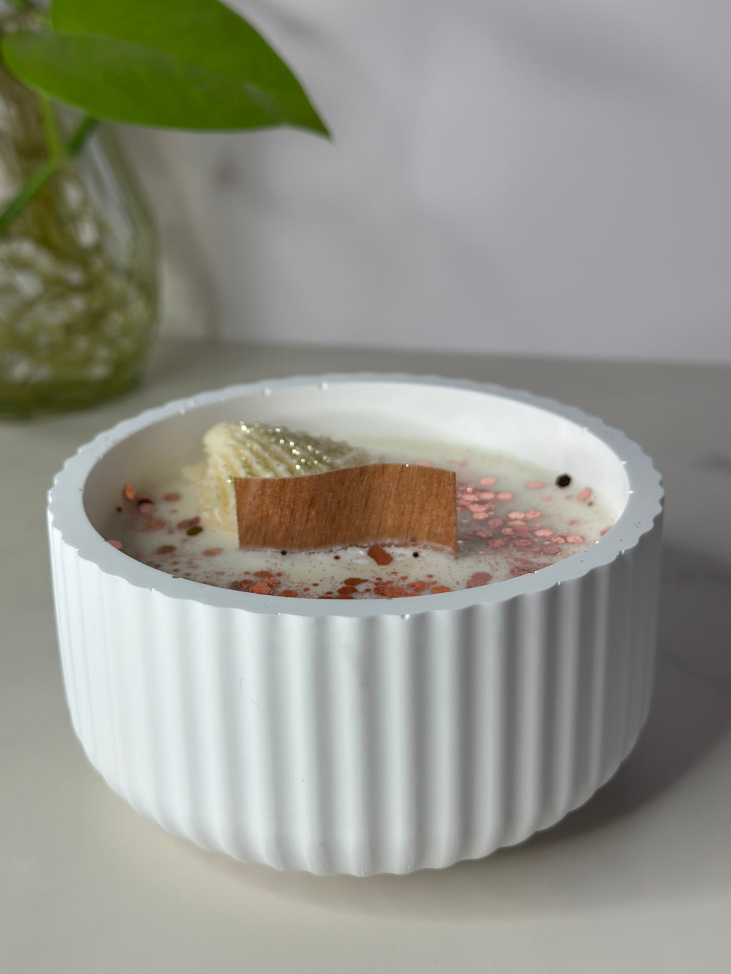 La bougie NACRÉA – Parfum Éclat d’Agrumes & Brise Marine