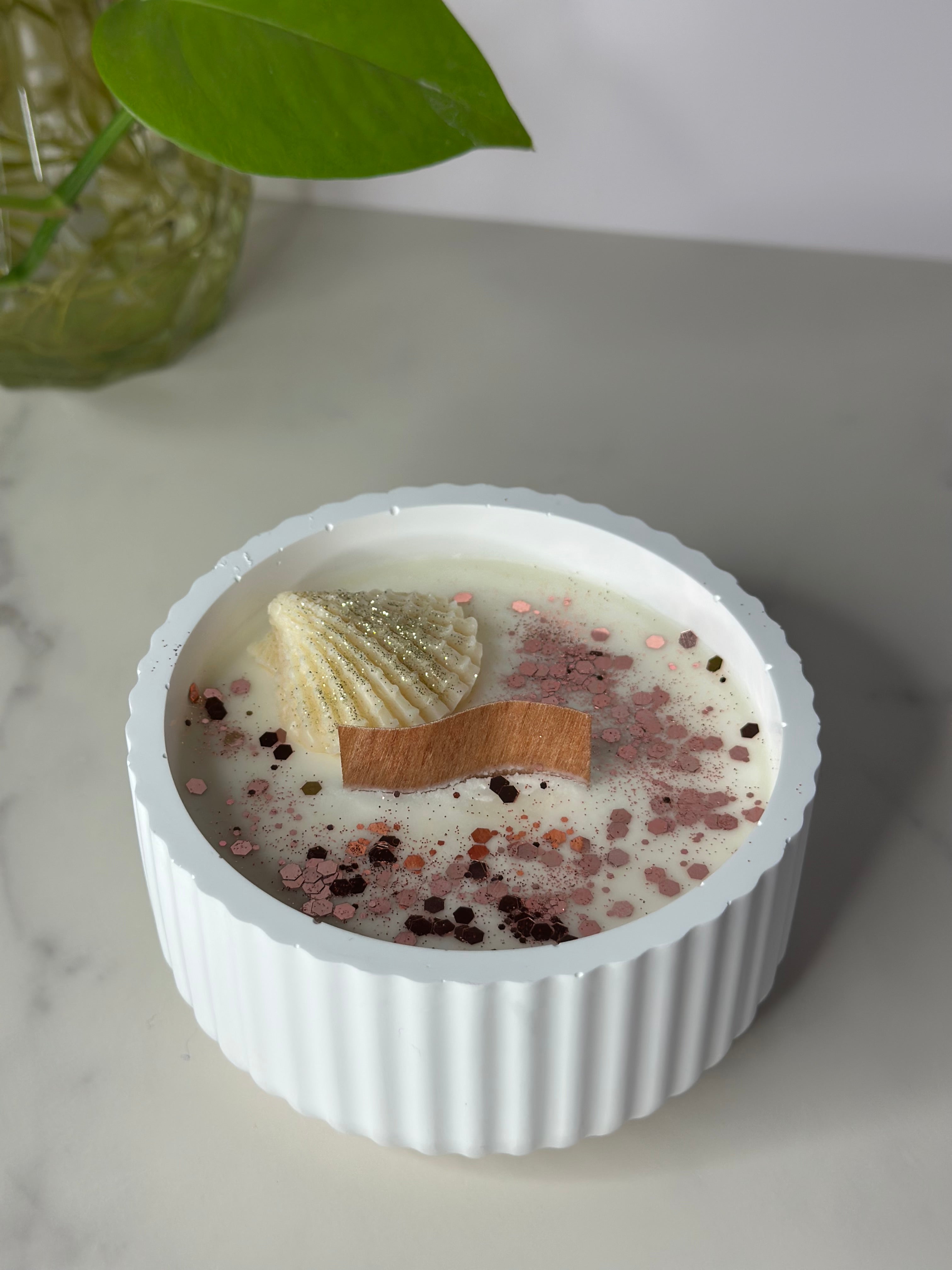 La bougie NACRÉA – Parfum Éclat d’Agrumes & Brise Marine