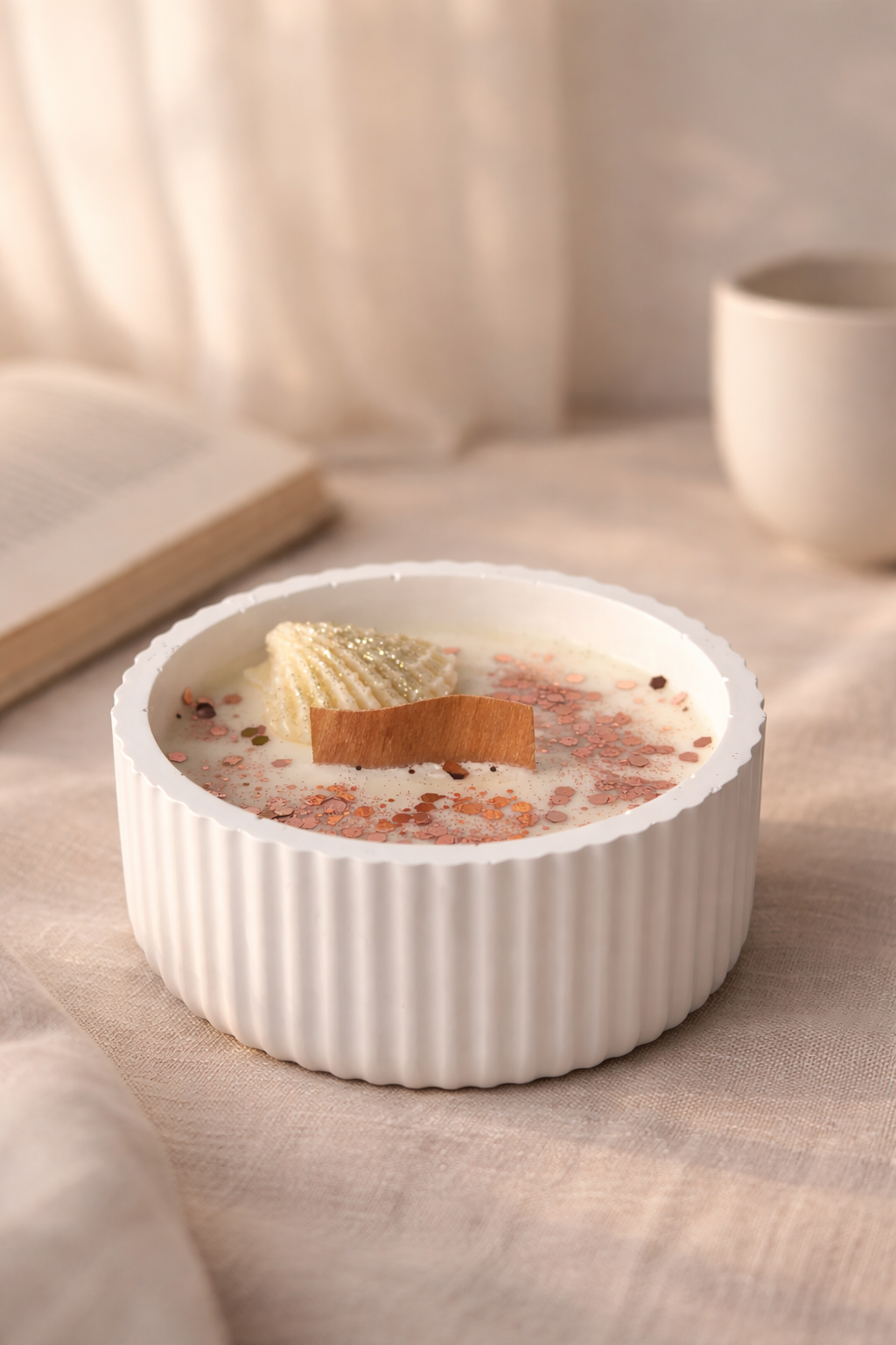 La bougie NACRÉA – Parfum Éclat d’Agrumes & Brise Marine