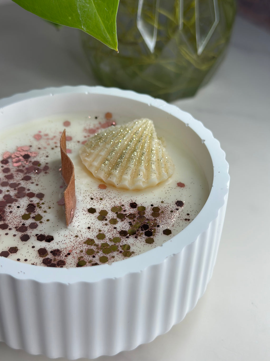 La bougie NACRÉA – Parfum Éclat d’Agrumes & Brise Marine